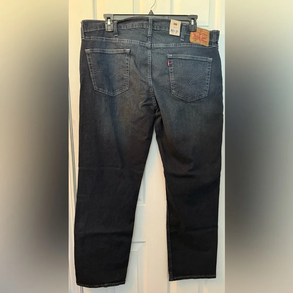 2 Pairs of Levi’s 559 Jeans - Picture 8 of 12